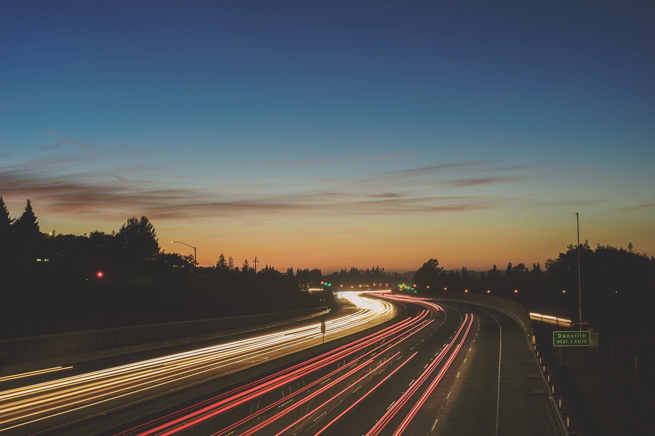 highway, speed, car-821487.jpg